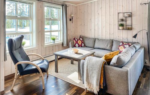 Χώρος καθιστικού στο 3 Bedroom Beautiful Home In Sjusjøen