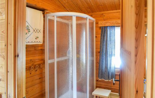 Phòng tắm tại 4 Bedroom Stunning Home In Vinstra