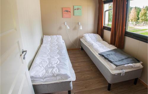 Llit o llits en una habitació de 2 Bedroom Lovely Home In Atna