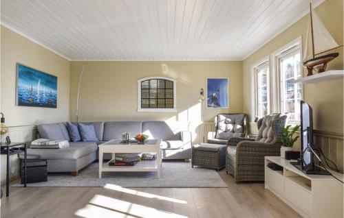 a living room with a couch and a table at Gorgeous Home In Lindesnes With Kitchen in Svenevik