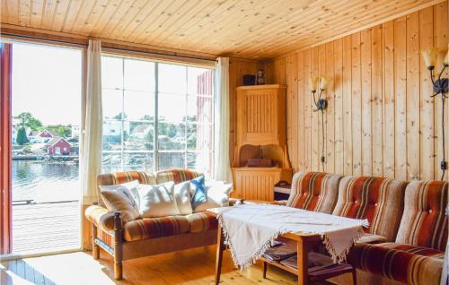 Χώρος καθιστικού στο Lovely Home In Søgne With Wifi