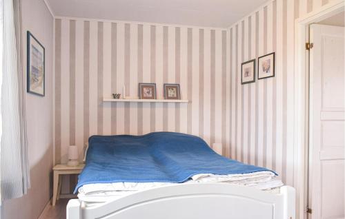 Ένα ή περισσότερα κρεβάτια σε δωμάτιο στο 3 Bedroom Stunning Home In Fågelfors