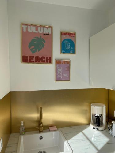 - un comptoir de cuisine avec évier et cafetière dans l'établissement LA VERRIÈRE. Les Locations ISAHORA c'est aussi plusieurs appart' de Standing à 2 pas du Château d'Eu, des Falaises du Tréport, de MERS les Bains et aux portes de la BAIE DE SOMME, à Eu