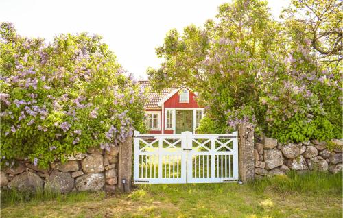 Κήπος έξω από το 2 Bedroom Nice Home In Stubbemåla