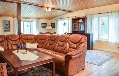 Posezení v ubytování 4 Bedroom Gorgeous Home In Borgholm