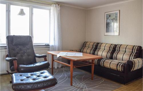 Χώρος καθιστικού στο 1 Bedroom Gorgeous Home In Fårbo