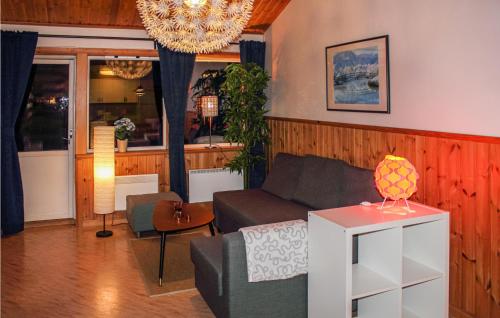a living room with a couch and a table at 3 Bedroom Awesome Home In Sysslebäck in Branäs