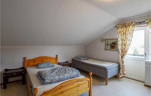 Postel nebo postele na pokoji v ubytování Awesome Home In Ekshrad With House A Mountain View