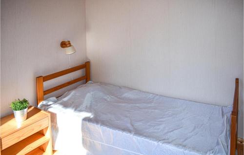 a bedroom with a bed with a blue sheet on it at 3 Bedroom Gorgeous Home In Skärblacka in Skärblacka