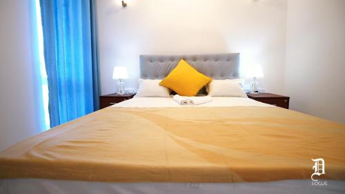 The Beach Front Apartment - Colombo, Uswetakeiyawa, Colomboにあるベッド