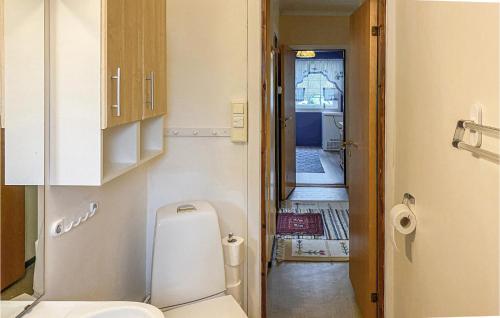 a small bathroom with a toilet and a hallway at Nice Home In Byrkjelo With Kitchen in Reed