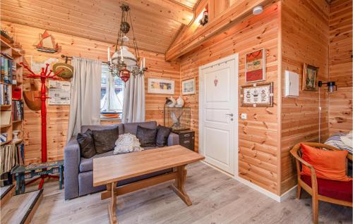 Ruang duduk di 2 Bedroom Cozy Home In Øydegard