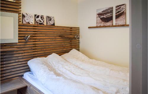 Säng eller sängar i ett rum på Beautiful Apartment In Geilo With Kitchen