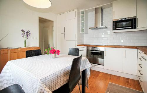 Dapur atau dapur kecil di 1 Bedroom Stunning Home In Viken