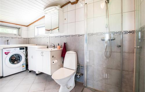 Nice Home In Malvik With Kitchen tesisinde bir banyo