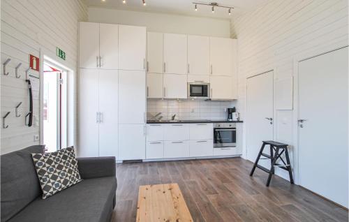Kuchyň nebo kuchyňský kout v ubytování 1 Bedroom Nice Home In Kosta