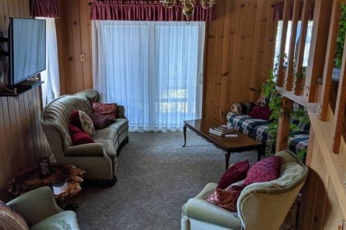 a living room with two couches and a tv at Pierce's Cabin in Miramonte