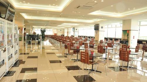 Toyoko Inn Chubu International Airport No 2 tesisinde bir restoran veya yemek mekanı