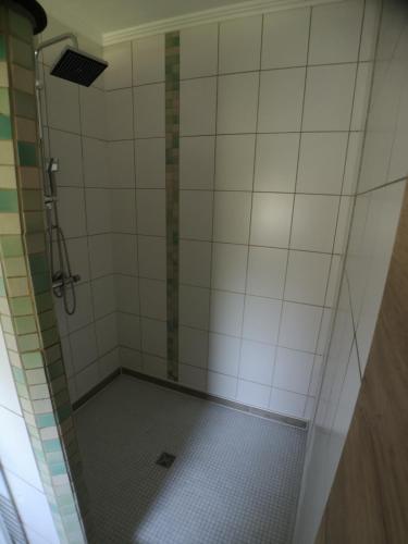 Bilik mandi di Huus an`t Dörpsdiek