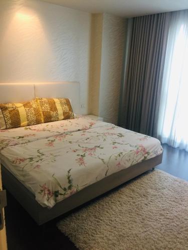 a bedroom with a bed with flowers on it at Liv at 5 room41 in Bangkok