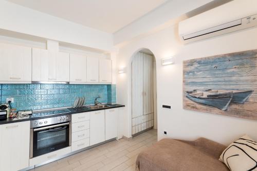 A kitchen or kitchenette at Stylish Maisonette in the heart of Mykonos