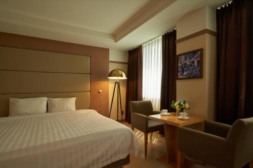 a hotel room with a bed and a desk at Gyeongju GG Tourist Hotel in Gyeongju