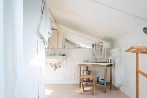 A kitchen or kitchenette at 049 - Attico ELEGANTE, 10 minuti a piedi da MARE e SPIAGGIA - POSTO AUTO PRIVATO GRATIS