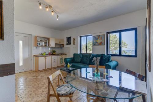 a living room with a glass table and a couch at Casa al mare in Sveti Juraj