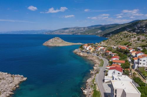 an aerial view of a village on the shore of a body of water at Casa al mare in Sveti Juraj
