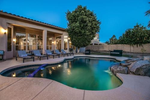 Amazing 4 bedroom retreat with heated pool – Photos 2