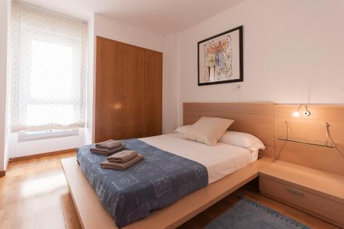Posteľ alebo postele v izbe v ubytovaní Lets Holidays EXCELLENT APARTMENT NEXT BEACH 7