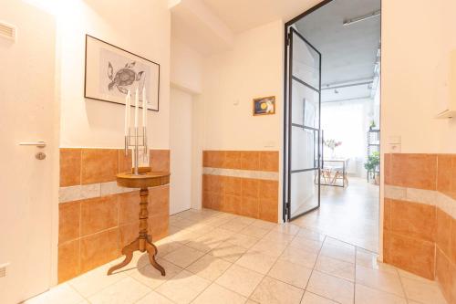 a hallway with a glass door leading into a room at Green Residence Boutique Lofts & Villa am Park in Offenbach