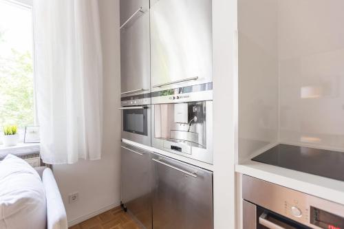 a kitchen with a stainless steel oven in a room at Green Residence Boutique Lofts & Villa am Park in Offenbach