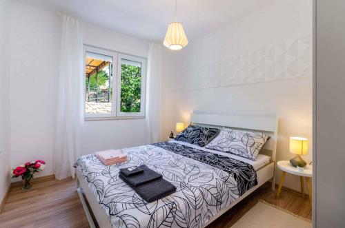 Posteľ alebo postele v izbe v ubytovaní Apartments in Dramalj 39504