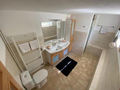 Kúpeľňa v ubytovaní Chata Čeladná