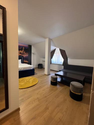 a living room with a bed and a couch at Casa Mignon in Oradea
