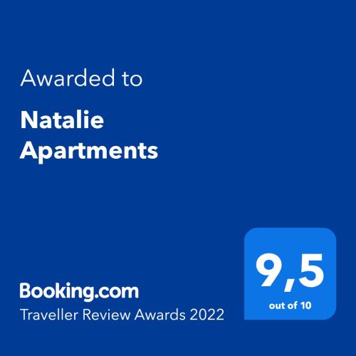 Natalie Apartmentsに飾ってある許可証、賞状、看板またはその他の書類