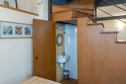 a bathroom with a toilet and a sink at Casa La Vera Rural in Talaveruela