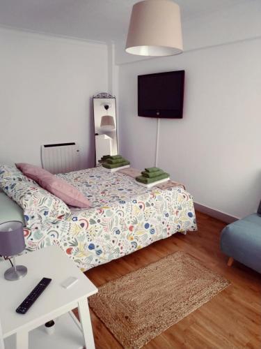 Giường trong phòng chung tại El Apartamento de Marta