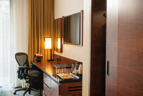 Malawi Sun Hotel & Conference Centreにあるテレビまたはエンターテインメントセンター
