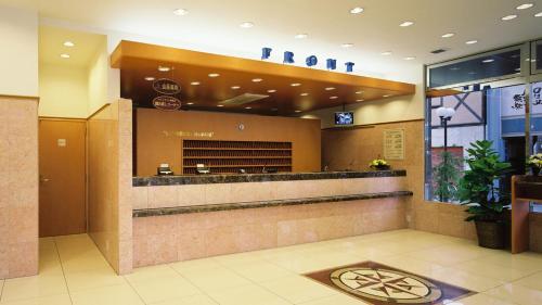 Vstupní hala nebo recepce v ubytování Toyoko Inn Aioi eki Shinkansen guchi