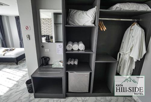 Una cama o camas en una habitación de Kata Hillside Hotel