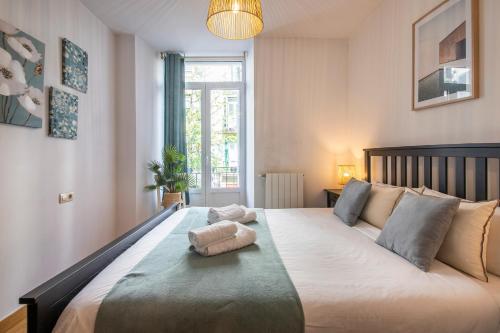 Postel nebo postele na pokoji v ubytování Legazpi, Apartamento amplio, moderno y céntrico