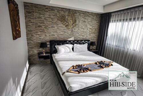 Una cama o camas en una habitación de Kata Hillside Hotel
