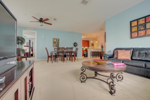 Gorgeous 1st-Floor, End Unit Condo w LAKEVIEW photo 13
