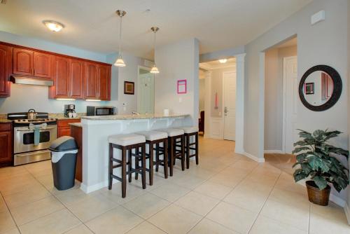 Gorgeous 1st-Floor, End Unit Condo w LAKEVIEW photo 12
