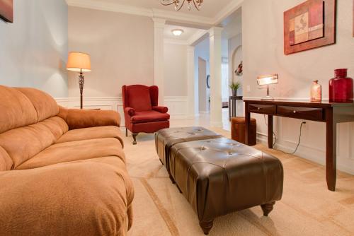 Gorgeous 1st-Floor, End Unit Condo w LAKEVIEW photo 14