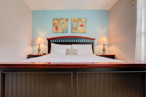 Gorgeous 1st-Floor, End Unit Condo w LAKEVIEW photo 20