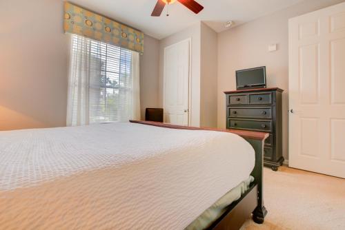 Gorgeous 1st-Floor, End Unit Condo w LAKEVIEW photo 21