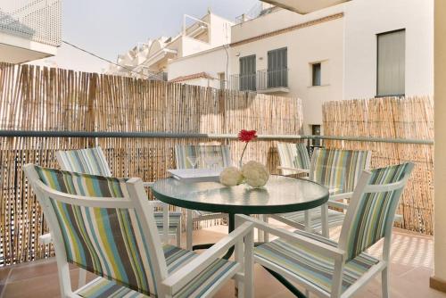 Sitges in centrum close to the beach tesisinde bir balkon veya teras